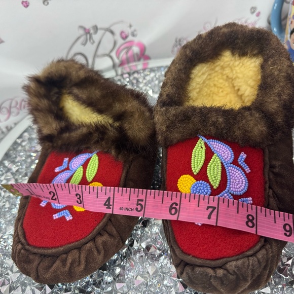 Moccasins handmade mukluks fur Sherpa suede leather beaded floral Inuit native - Picture 12 of 14
